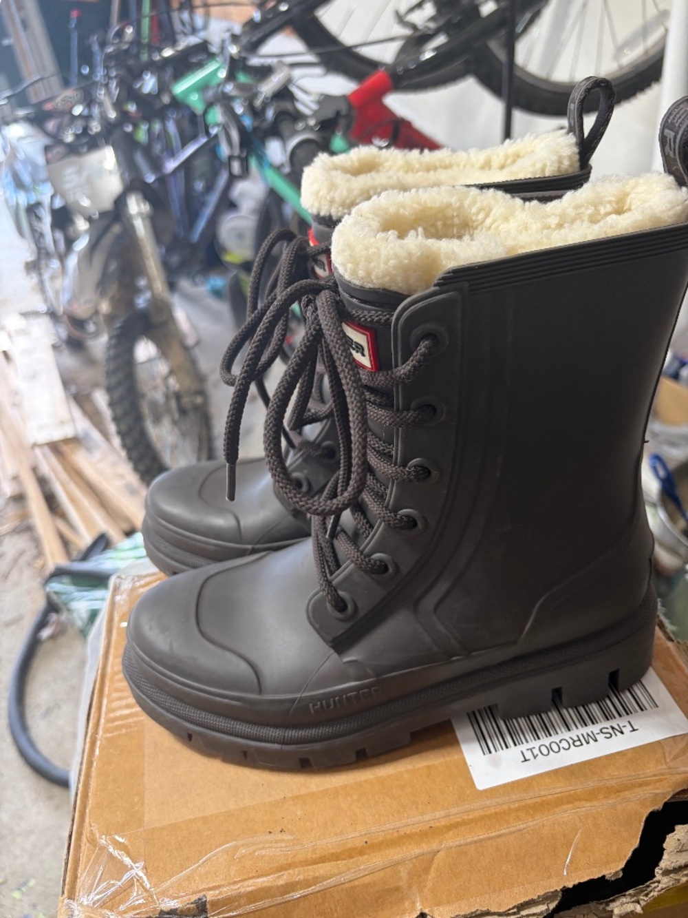 Women’s hunter boots lined. Size 7- run big